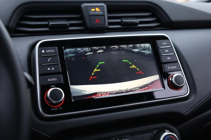 Nissan Versa Vehicle Image 12