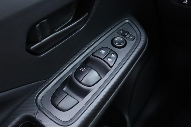 Nissan Versa Vehicle Image 17