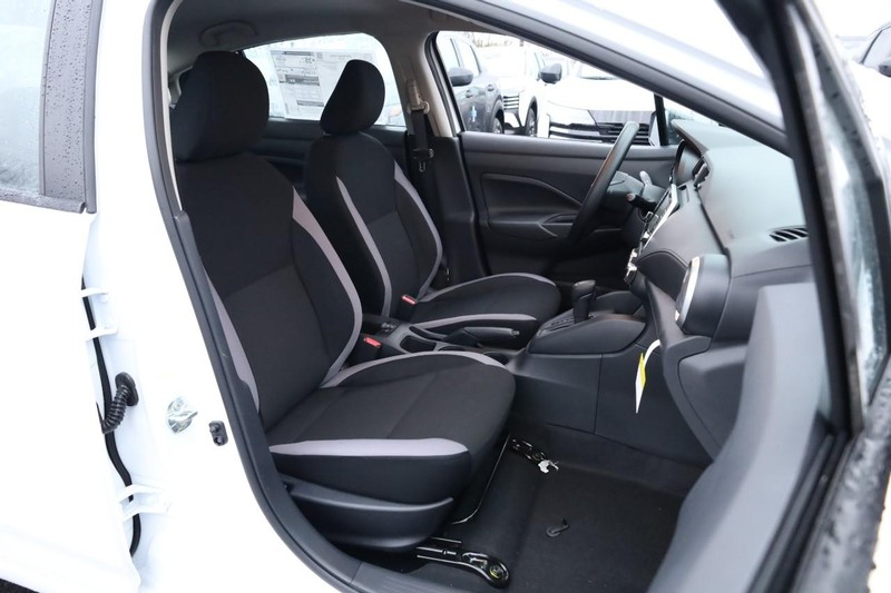 Nissan Versa Vehicle Image 23