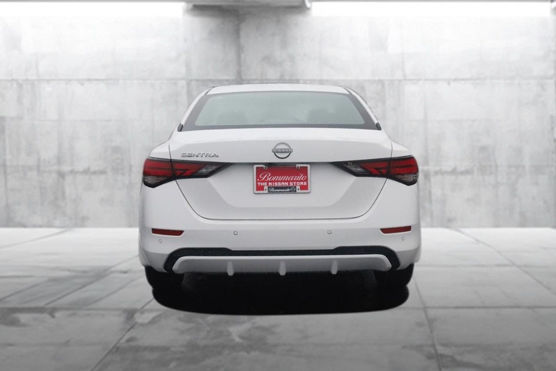 Nissan Sentra Vehicle Full-screen Gallery Image 6