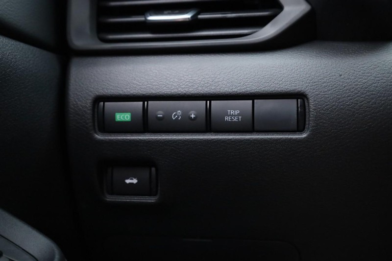 Nissan Sentra Vehicle Full-screen Gallery Image 19