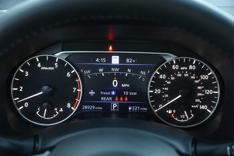 Nissan Altima Vehicle Full-screen Gallery Image 14