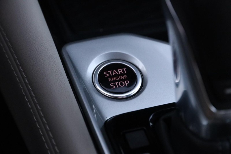 Nissan Altima Vehicle Full-screen Gallery Image 15