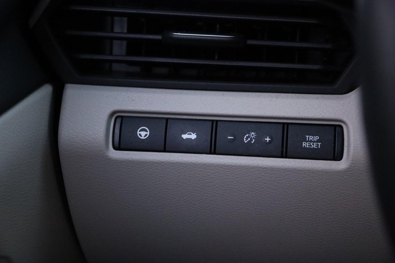 Nissan Altima Vehicle Full-screen Gallery Image 19