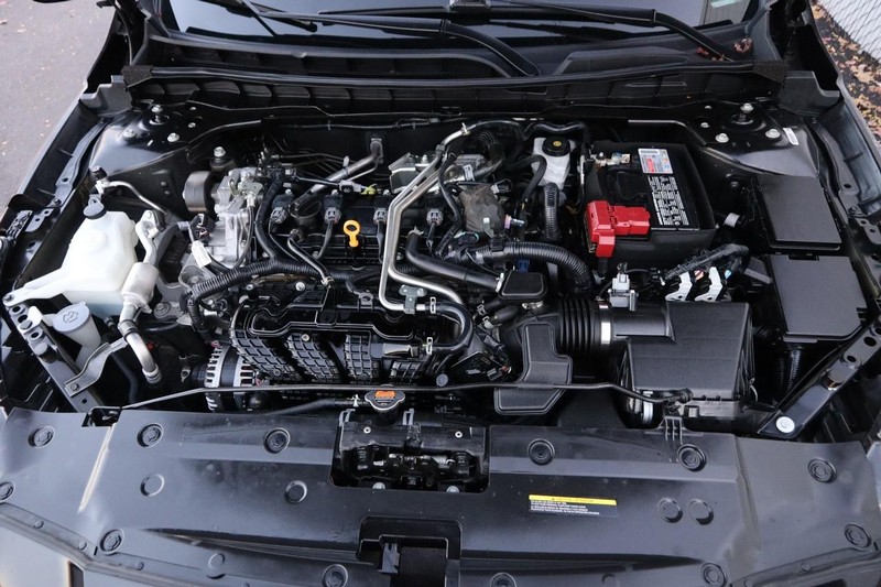 Nissan Altima Vehicle Full-screen Gallery Image 26