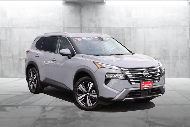 Nissan Rogue Vehicle Full-screen Gallery Image 2