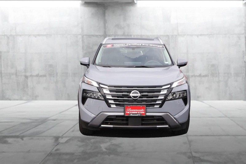 Nissan Rogue Vehicle Full-screen Gallery Image 4