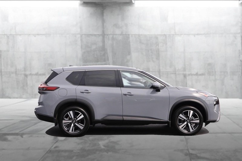 Nissan Rogue Vehicle Full-screen Gallery Image 5
