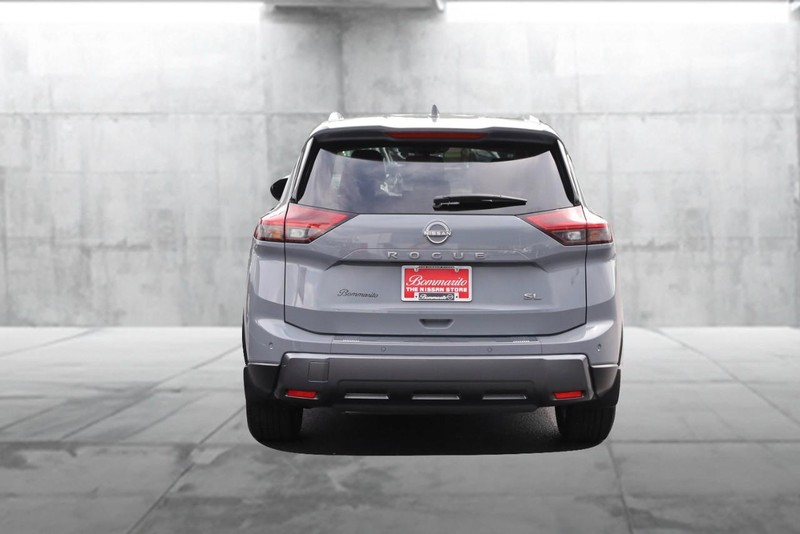 Nissan Rogue Vehicle Full-screen Gallery Image 6