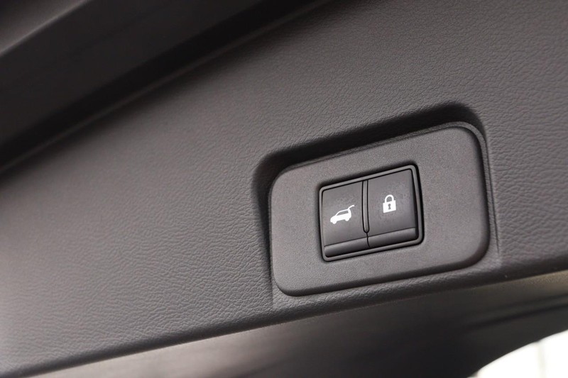 Nissan Rogue Vehicle Full-screen Gallery Image 8