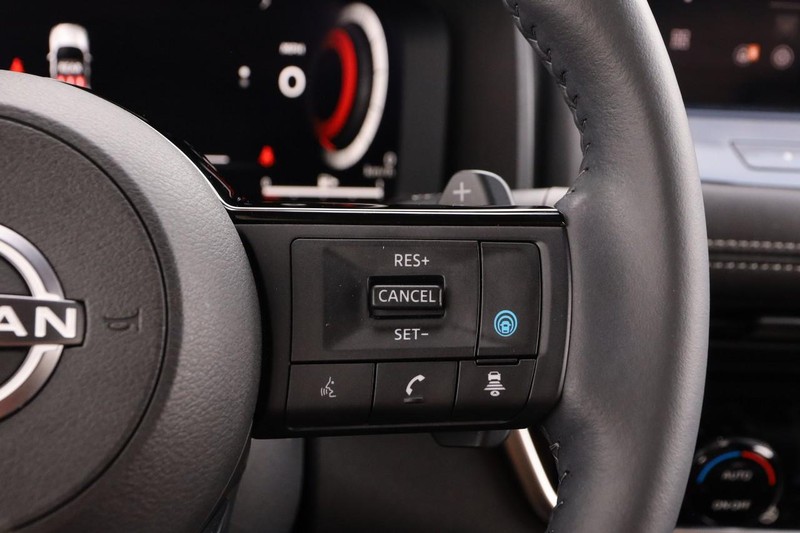 Nissan Rogue Vehicle Full-screen Gallery Image 13