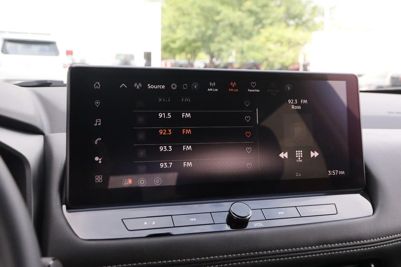 Nissan Rogue Vehicle Full-screen Gallery Image 16