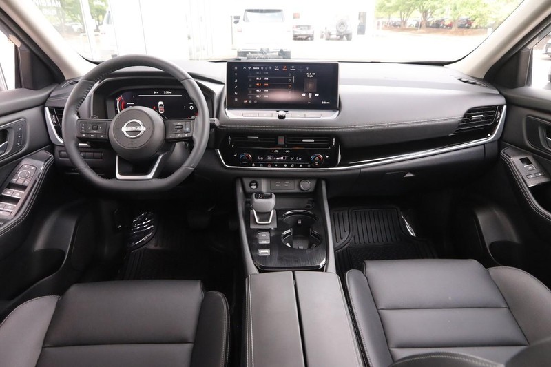 Nissan Rogue Vehicle Full-screen Gallery Image 21