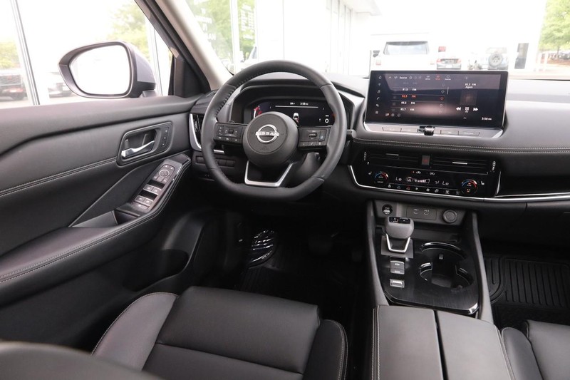 Nissan Rogue Vehicle Full-screen Gallery Image 22