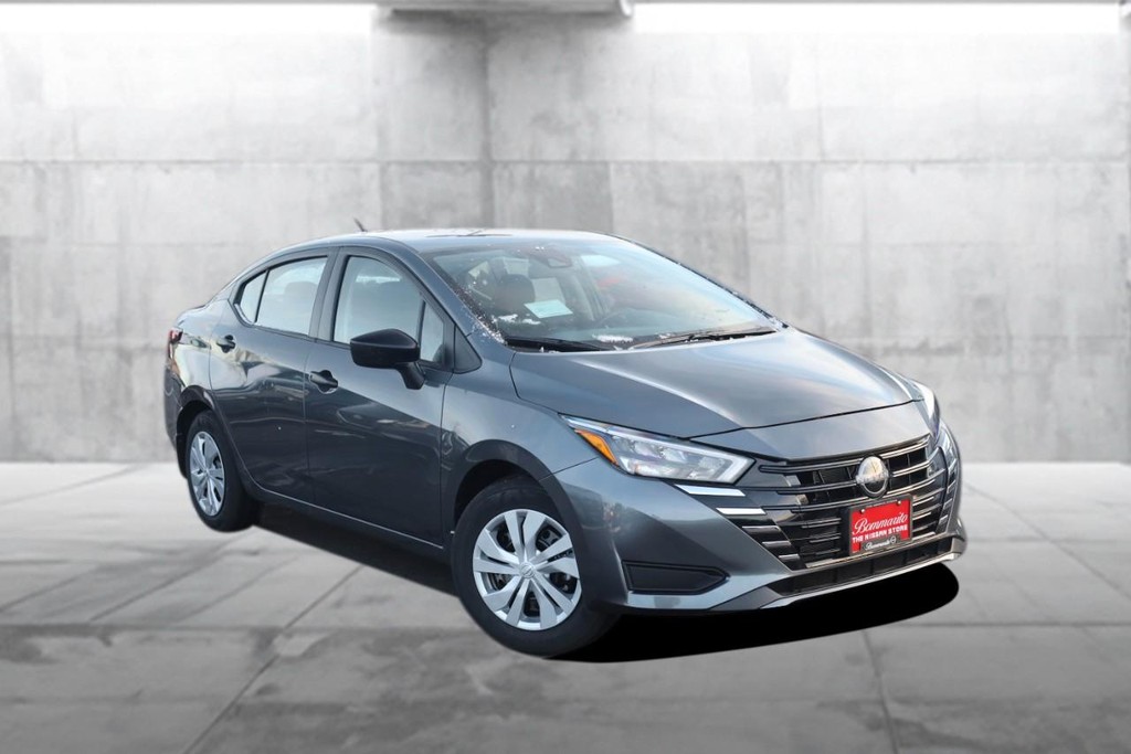 Nissan Versa Vehicle Image 02