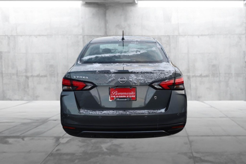 Nissan Versa Vehicle Image 06