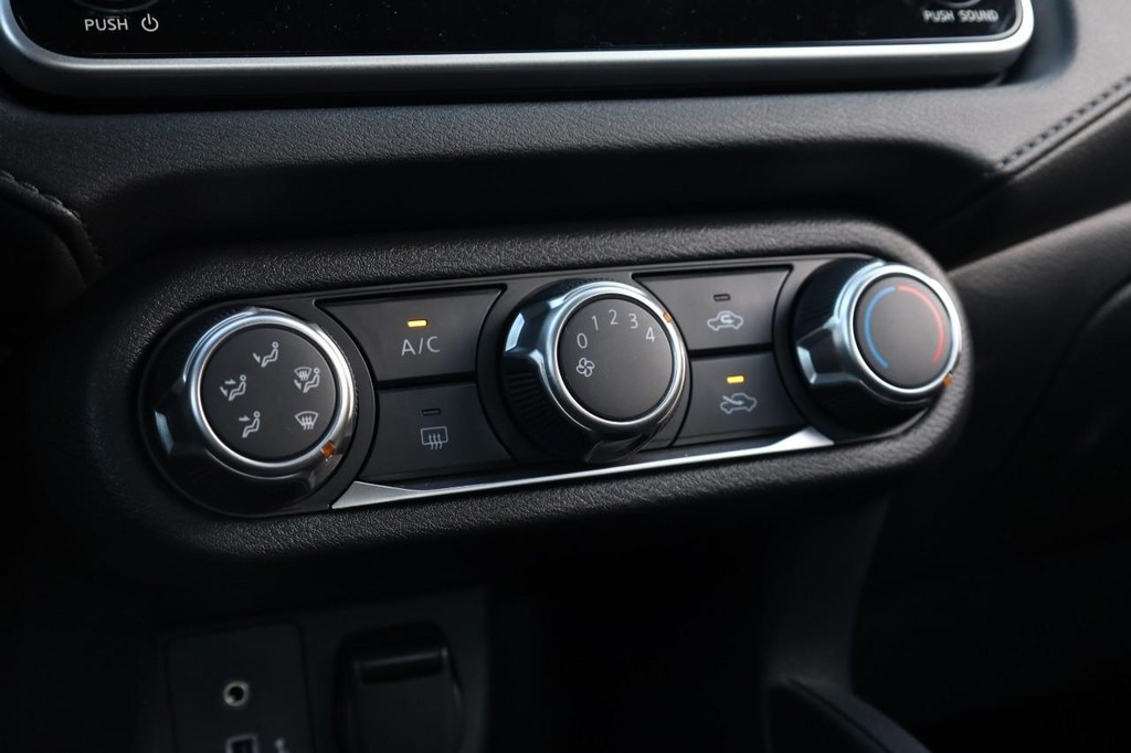 Nissan Versa Vehicle Image 13