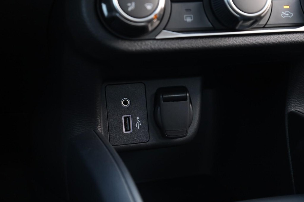 Nissan Versa Vehicle Image 14