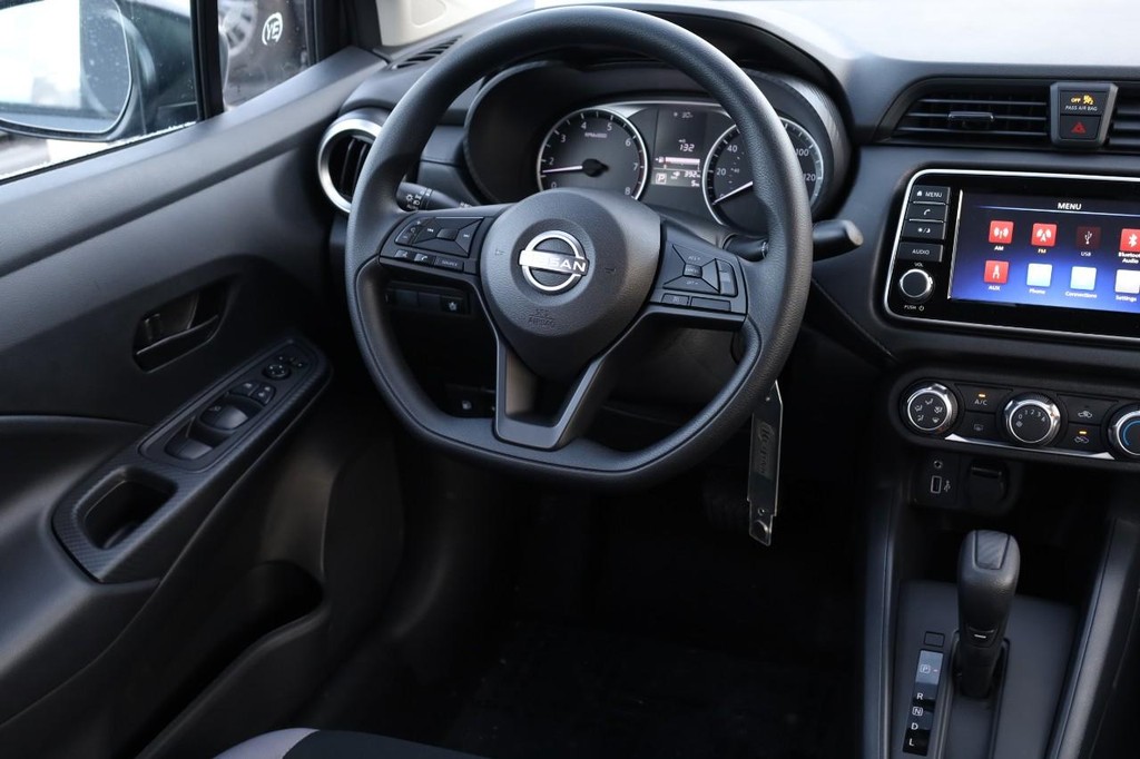 Nissan Versa Vehicle Image 22