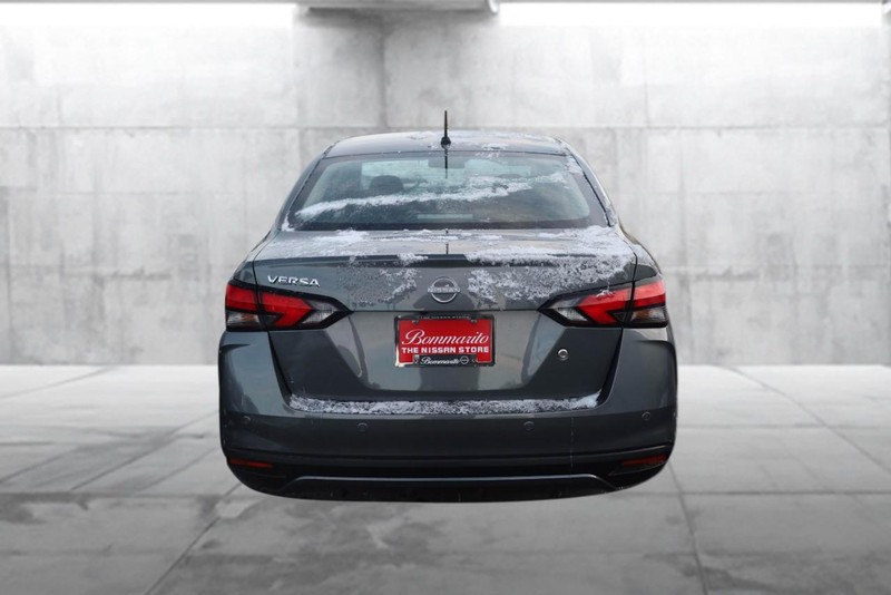 Nissan Versa Vehicle Image 06