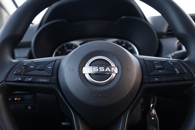 Nissan Versa Vehicle Image 09