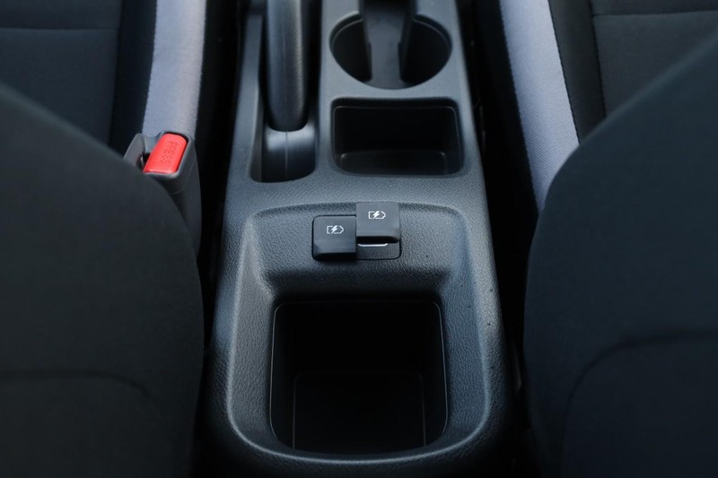 Nissan Versa Vehicle Image 20