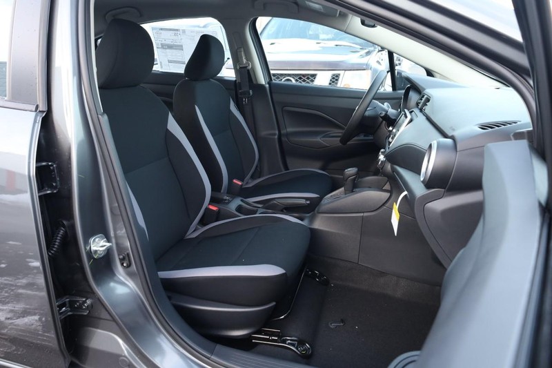 Nissan Versa Vehicle Image 23