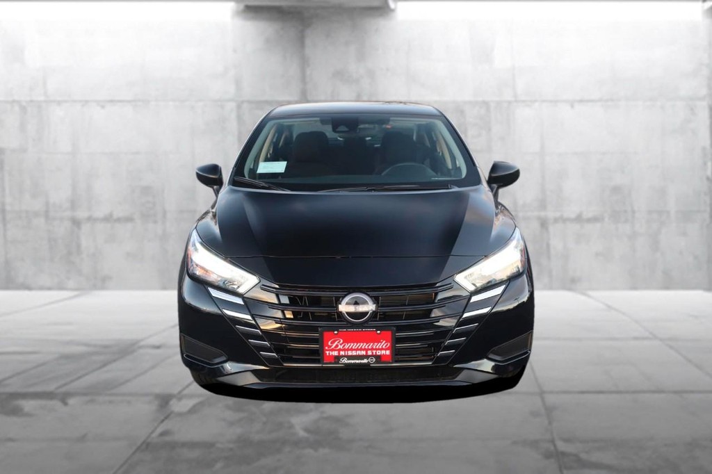 Nissan Versa Vehicle Image 04