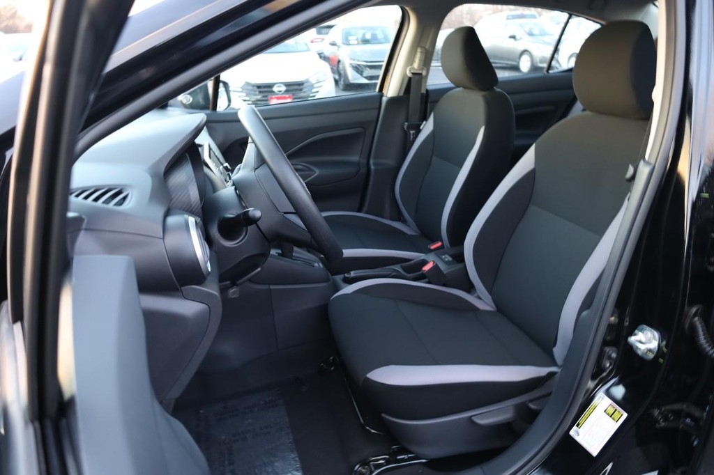 Nissan Versa Vehicle Image 08