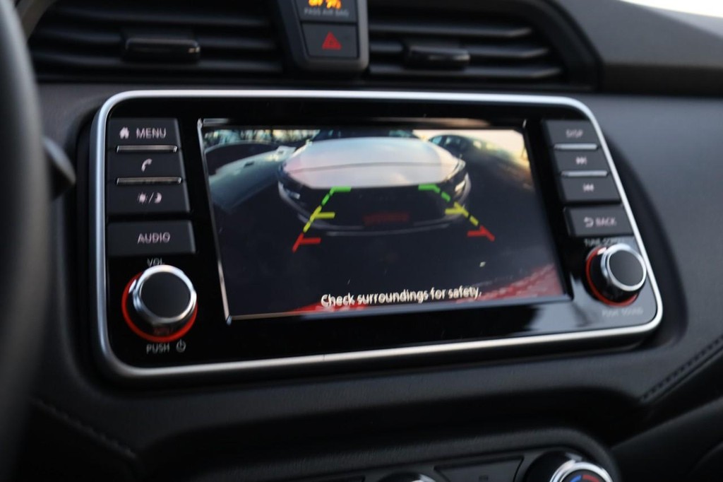 Nissan Versa Vehicle Image 12