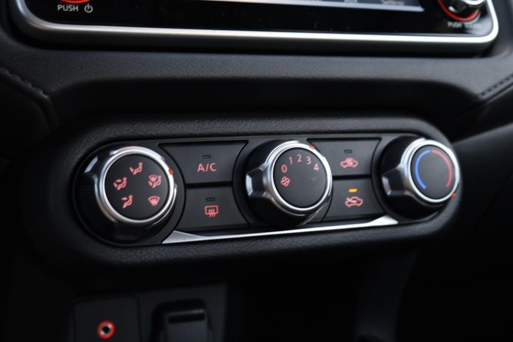 Nissan Versa Vehicle Image 13