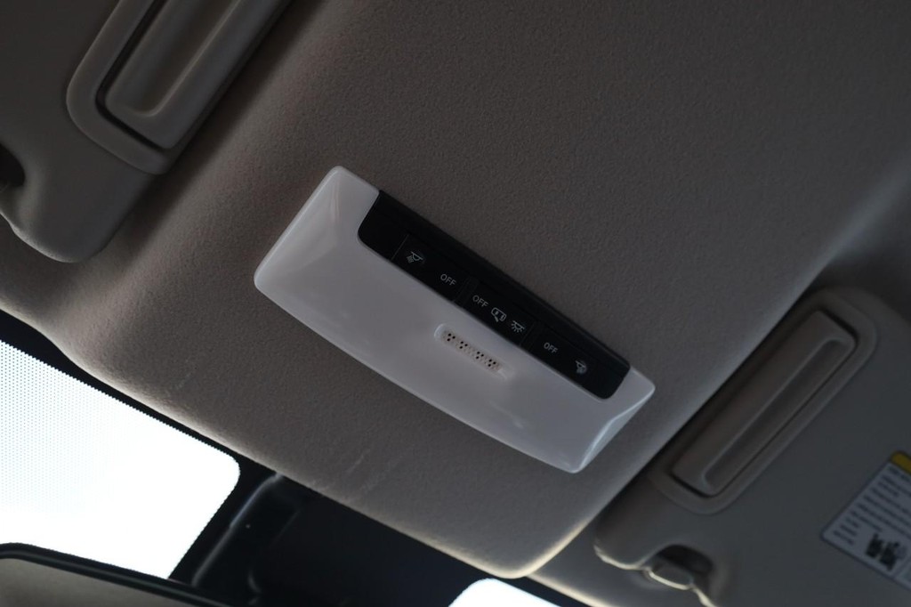 Nissan Versa Vehicle Image 16