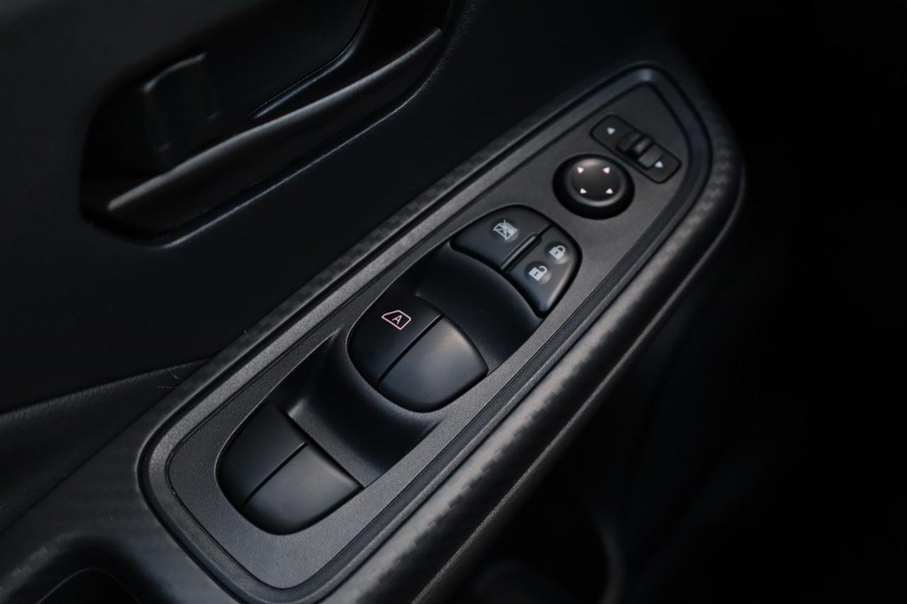 Nissan Versa Vehicle Image 17