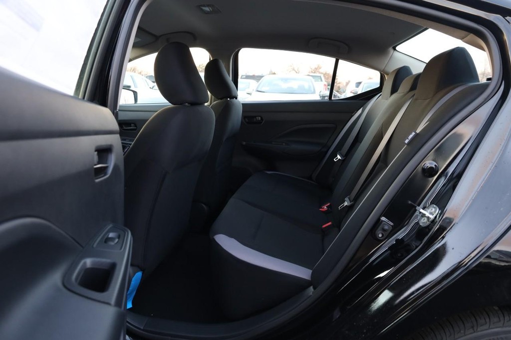 Nissan Versa Vehicle Image 19