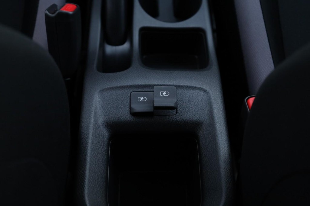 Nissan Versa Vehicle Image 20