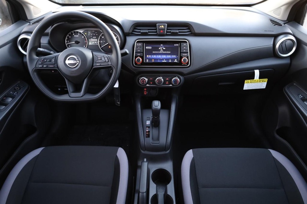 Nissan Versa Vehicle Image 21