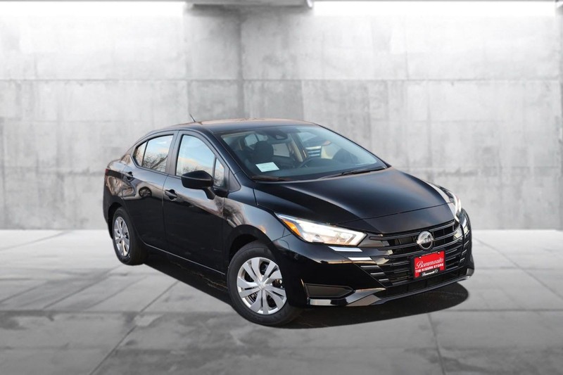 Nissan Versa Vehicle Image 02