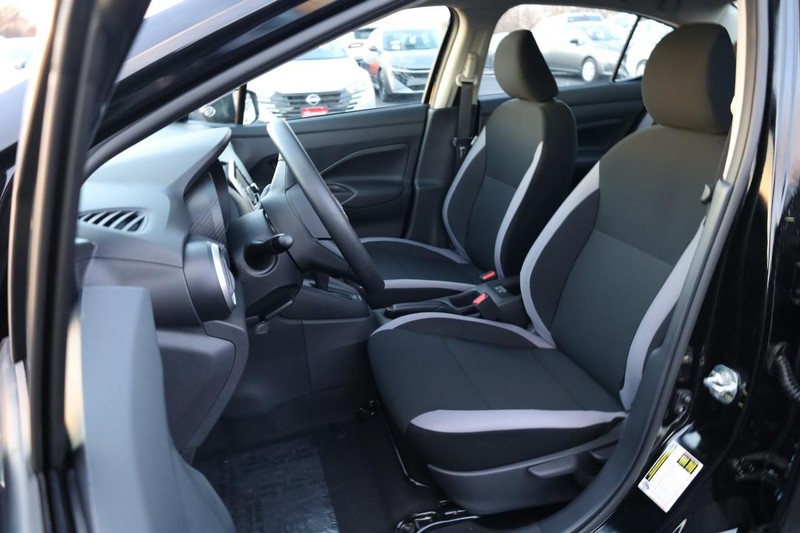 Nissan Versa Vehicle Image 08