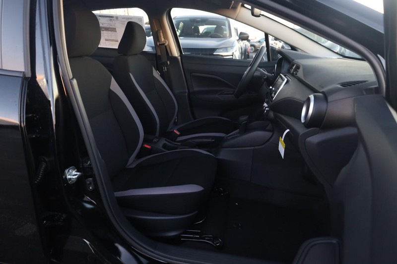 Nissan Versa Vehicle Image 23