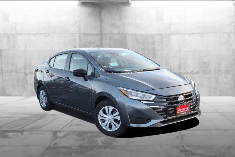 Nissan Versa Vehicle Image 02