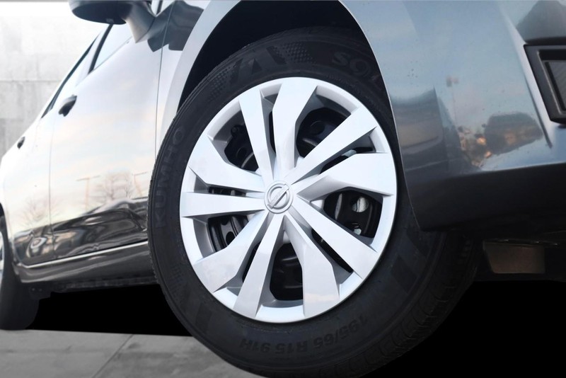 Nissan Versa Vehicle Image 03