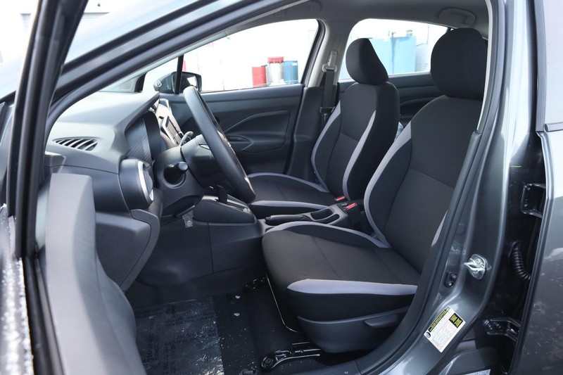 Nissan Versa Vehicle Image 08