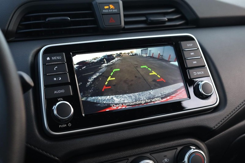 Nissan Versa Vehicle Image 12