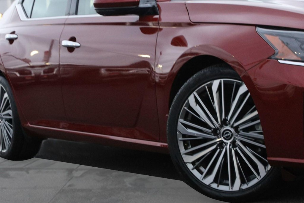 Nissan Altima Vehicle Image 03