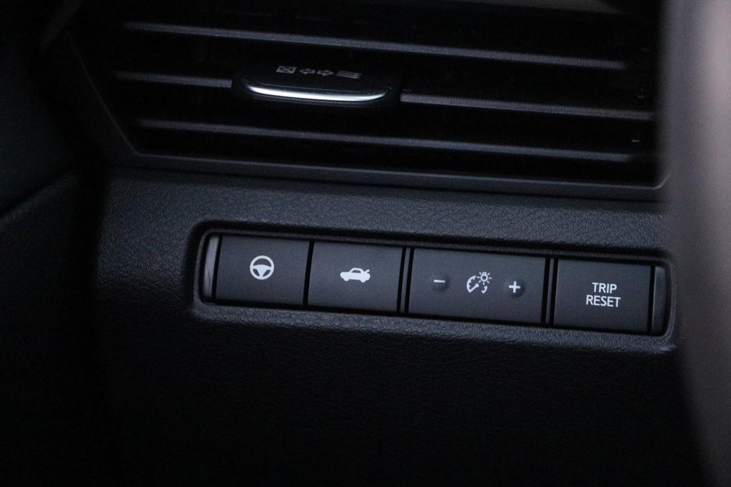 Nissan Altima Vehicle Image 19