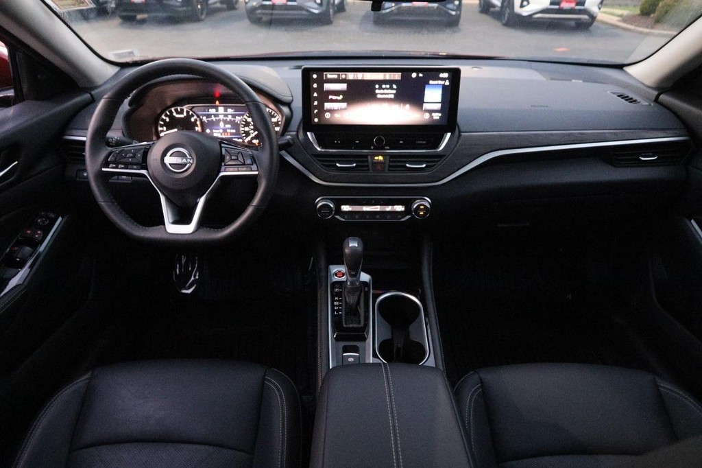 Nissan Altima Vehicle Image 20