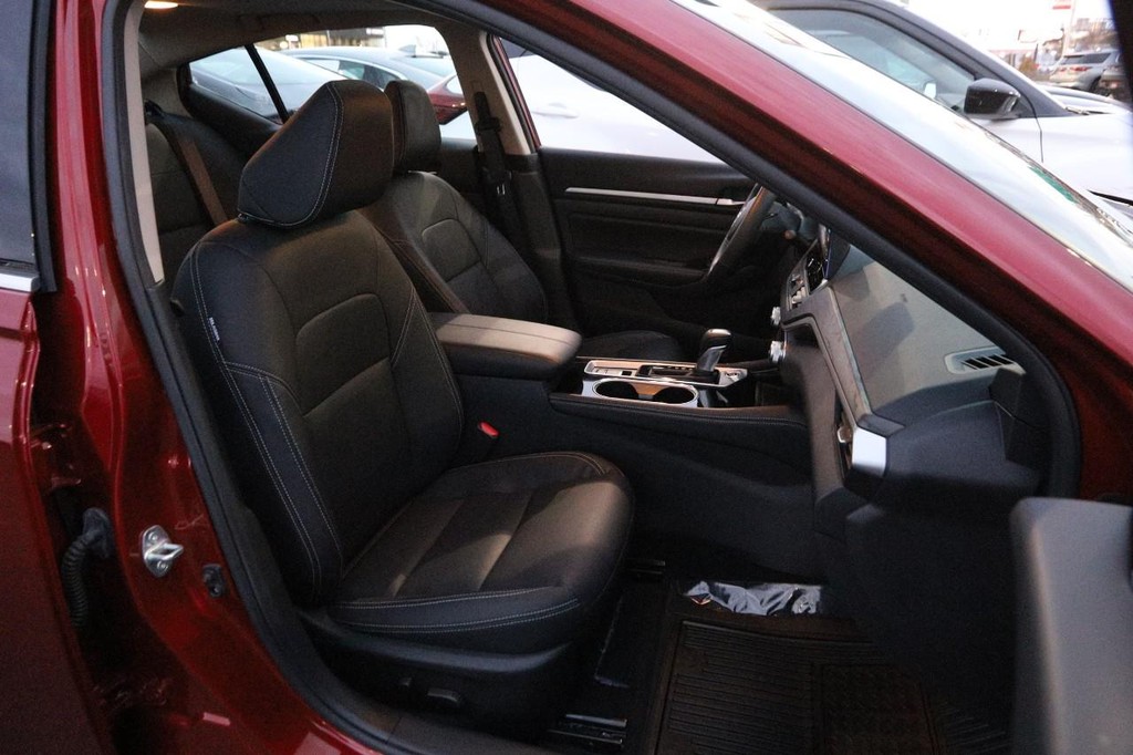 Nissan Altima Vehicle Image 25