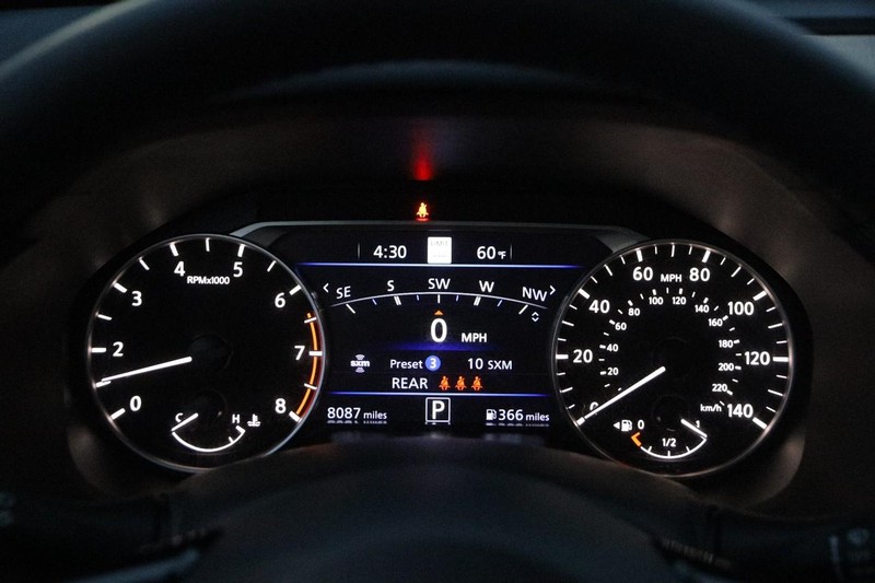 Nissan Altima Vehicle Full-screen Gallery Image 14