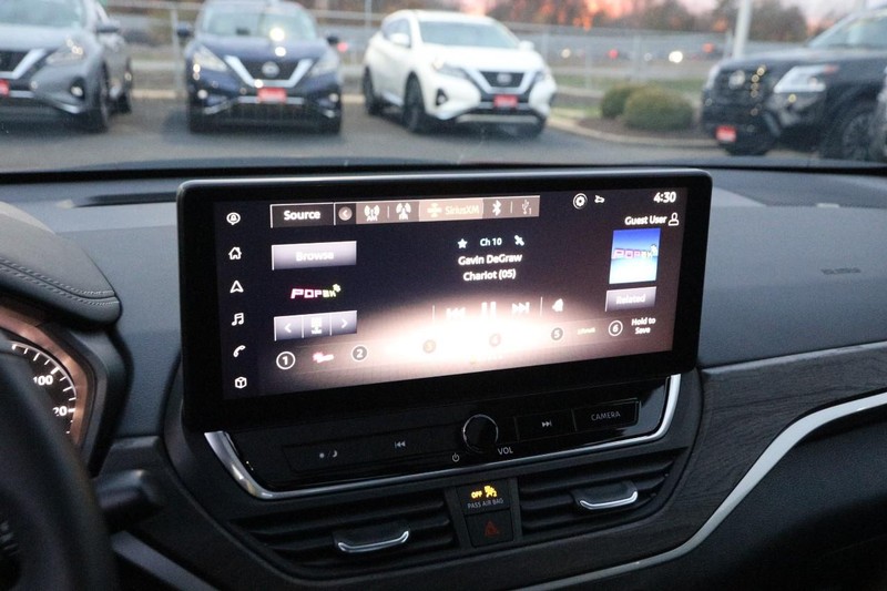 Nissan Altima Vehicle Full-screen Gallery Image 15