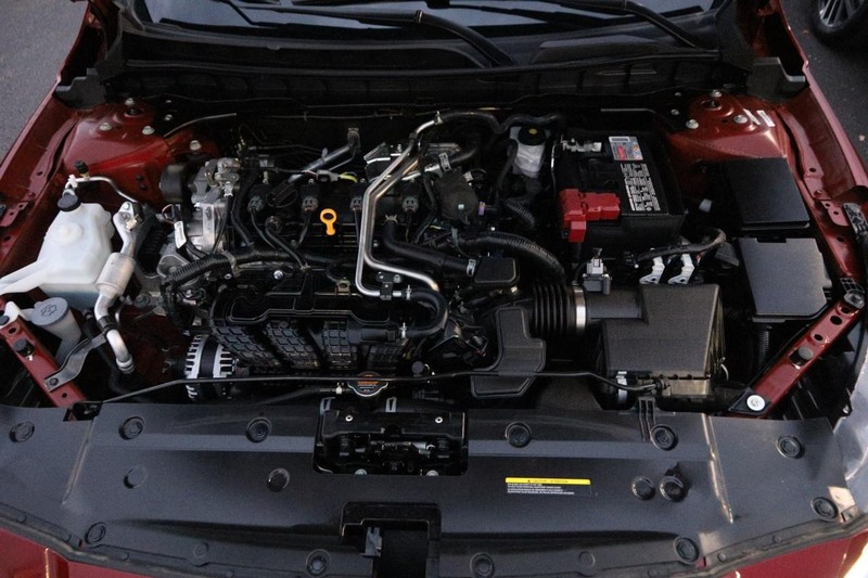 Nissan Altima Vehicle Full-screen Gallery Image 26